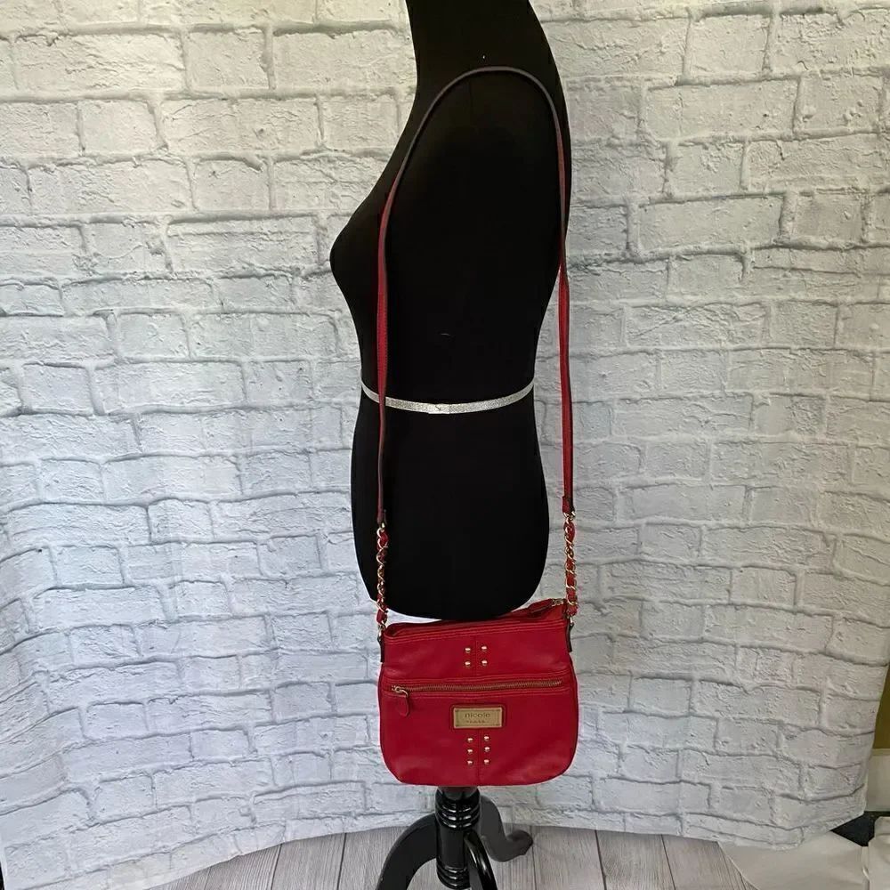 Nicole Miller crossbody full zip red purse w/gold accents